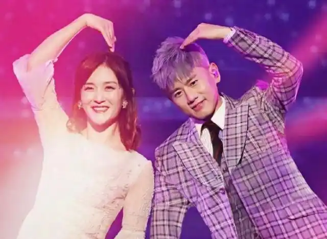 据悉,谢娜张杰夫妻俩将同台演唱新歌《小风筝》.