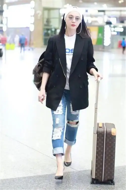 范冰冰终于露面了!穿"初恋裤"大秀美腿,网友:期待你的回归!