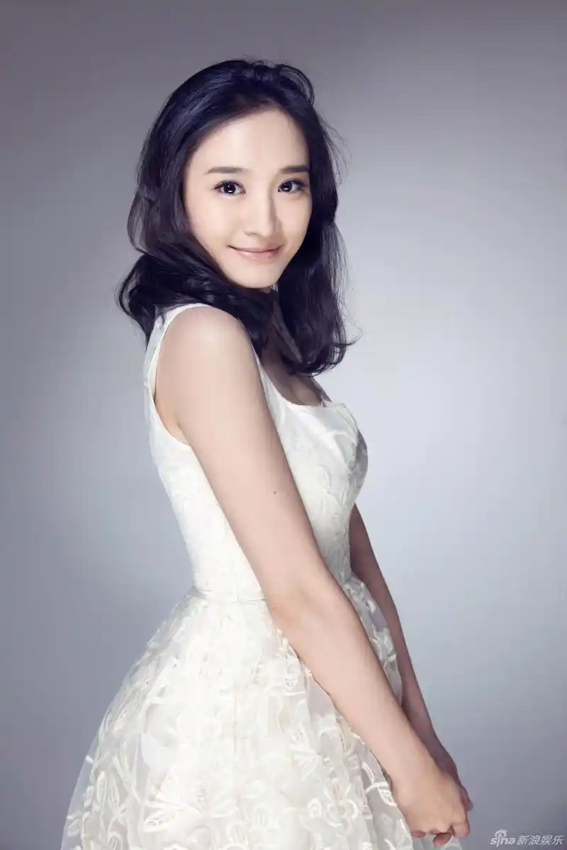 组图:林好蓝白写真清纯温暖活泼似精灵_高清图集_新浪网