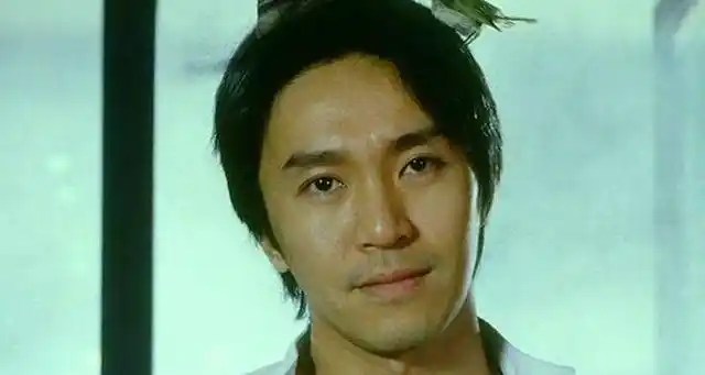 1,在《逃学威龙》中,周星星这个角色由周星驰扮演.