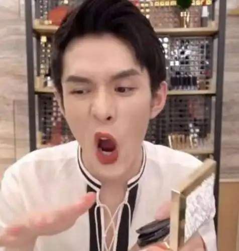 李佳琦自称曾是校草,看清他18岁照片那一刻,碾压半个娱乐圈!