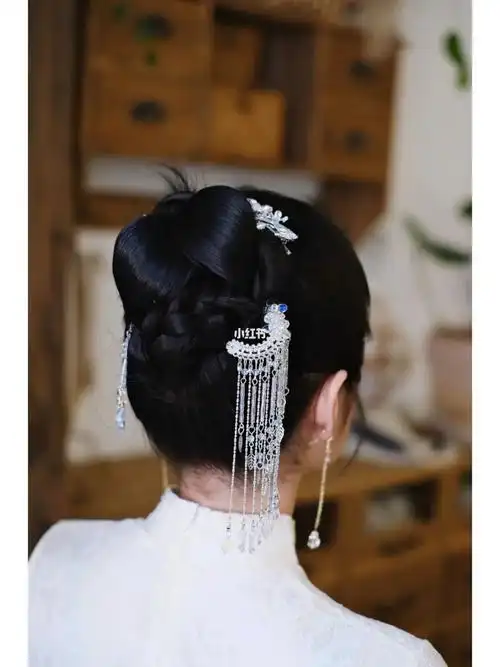 两款不同感觉的新中式高盘发