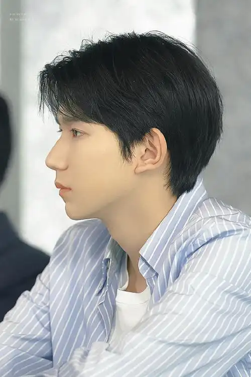 王源侧颜写真##王源肆楼见