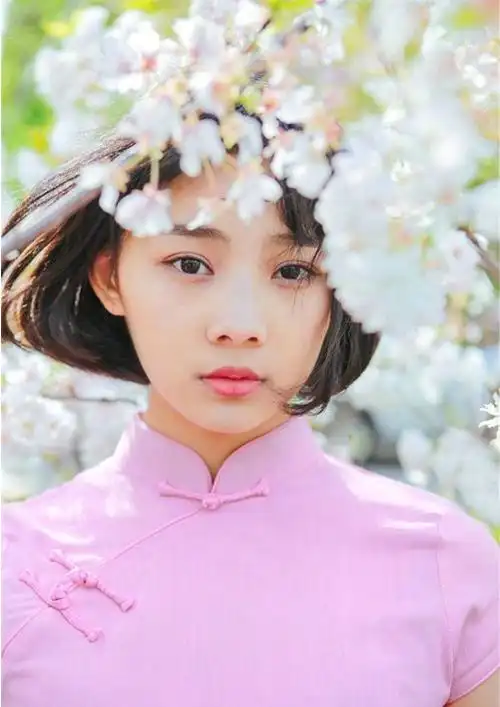 12岁女孩扎头发简单好看短发教程?