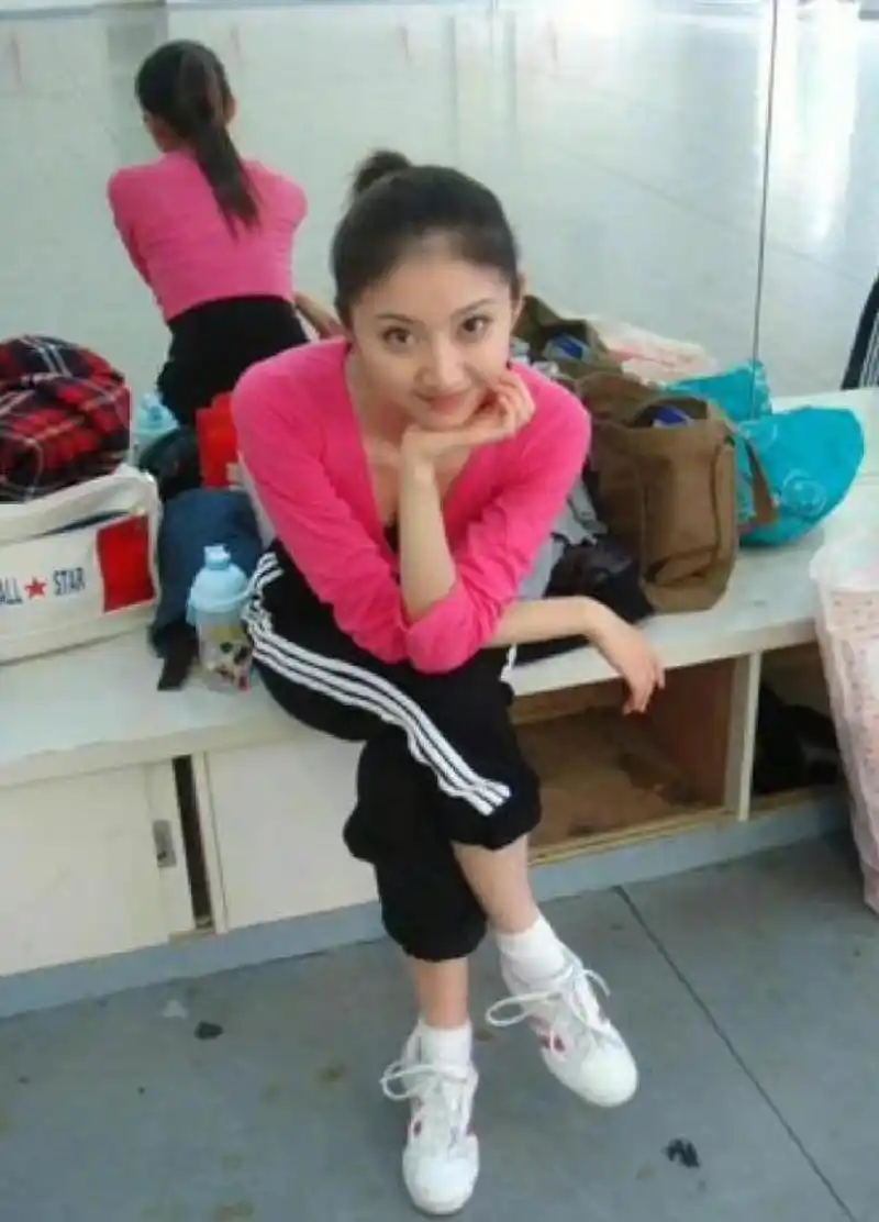 景甜从学生时代就美啊.