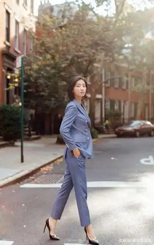 "沈眉庄"斓曦,时尚曦:短发长腿更显年轻活力,清爽干练!