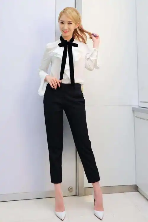 孟美岐为了显优雅穿超高跟鞋,脚背快垂一条直线?