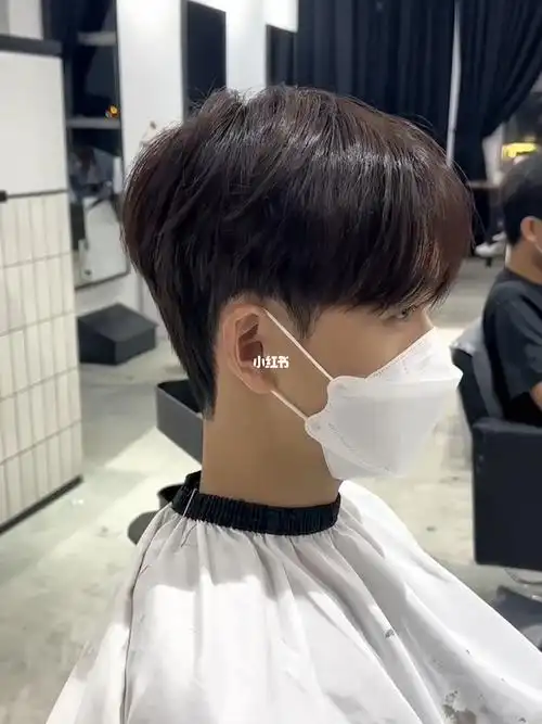 男生自然服帖烫