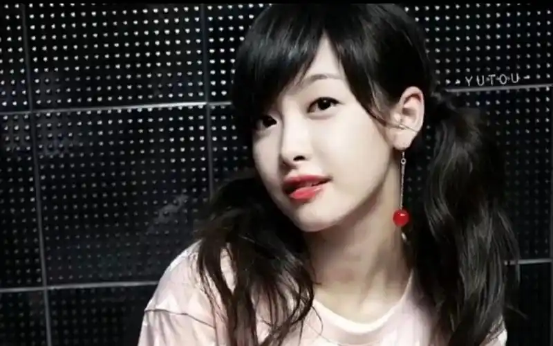 宋茜姐姐早年的照片好青涩呀,不愧是个美人胚子