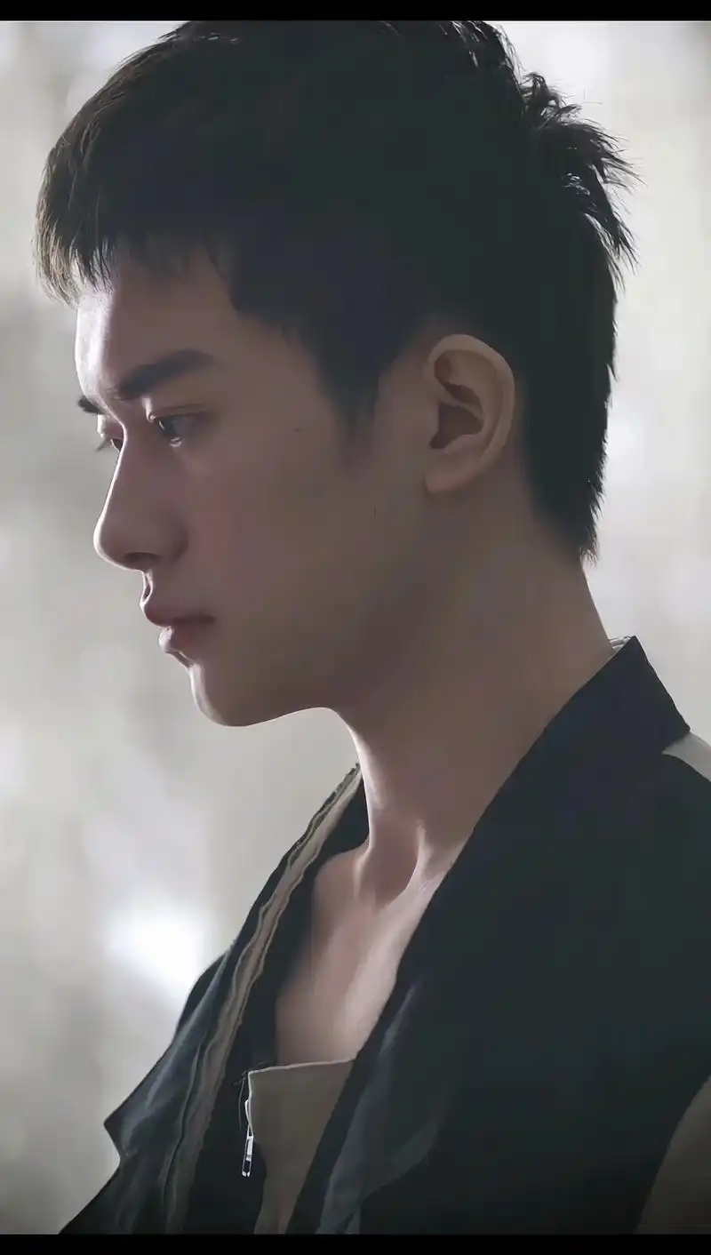 锁骨 #锁骨上窝 #喉结 #手控 #脚丫子  人～间～绝绝 - 抖音