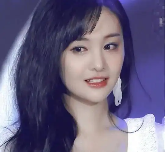 郑爽近照曝光模样大变认不出!财产清零公司注销,扬言不欠任何人