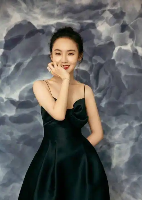 张佳宁帮助继父策划求婚成功一家人拍全家福姐姐和妈妈更像