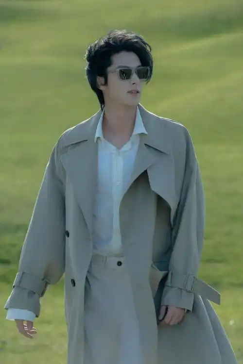 春天来了你需要一件气场全开的风衣