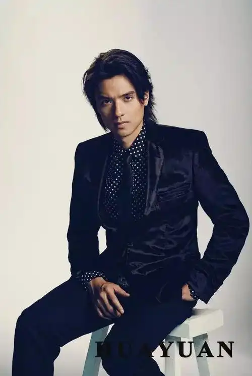 颜值巅峰的吴彦祖和冯德伦,你是希望吴彦祖来帮你还是冯