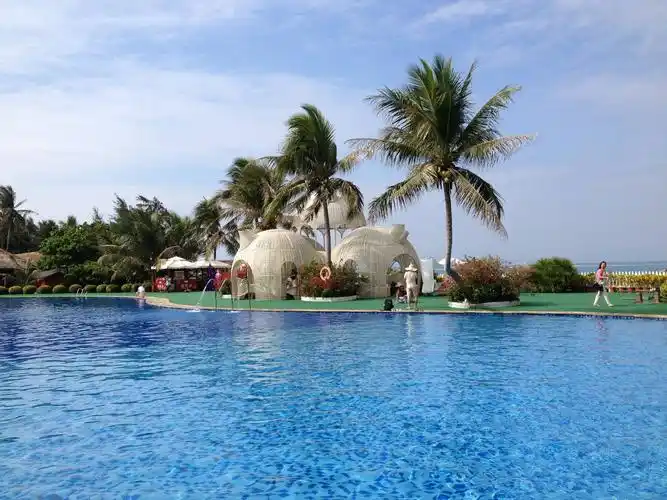 冬季海南,候鸟老人,晚年生活不乏味.阳光,海浪,沙滩,异域风情