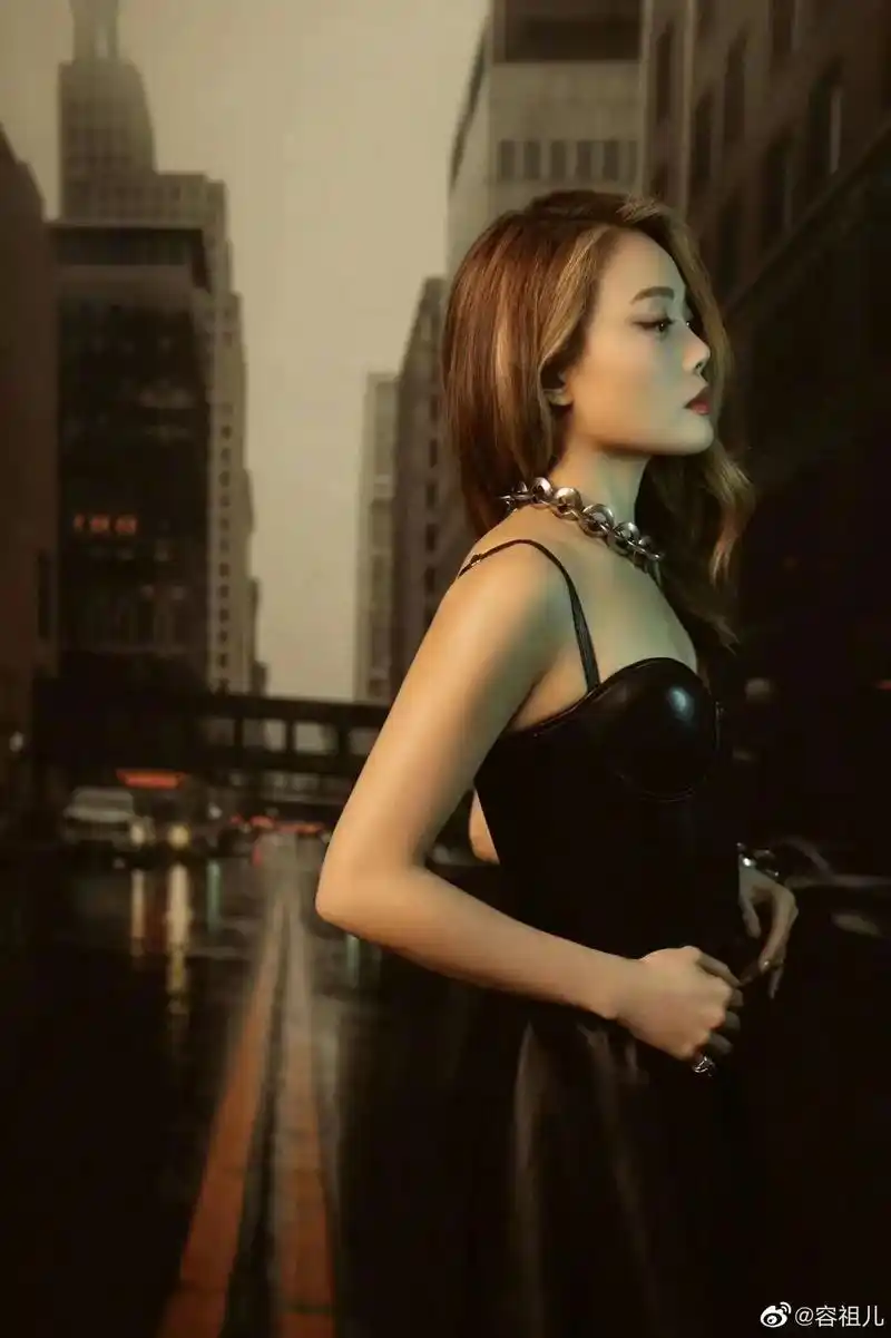 容祖儿 第一次在这上面发明星的壁纸 感觉最近新出的 长大  - 抖音