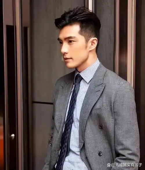 40岁贺军翔家被警方搜查,涉嫌性骚扰,通过剧组回应会配合调查