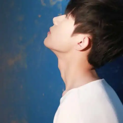 易烊千玺超帅头像超清好看的易烊千玺最新帅图头像