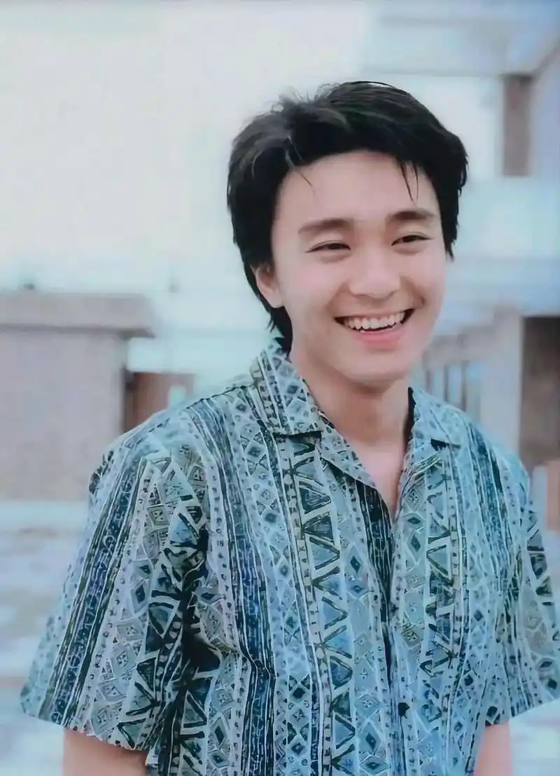 星爷.送大家几张星爷的照片做壁纸吧,星爷还是很帅滴#周星驰