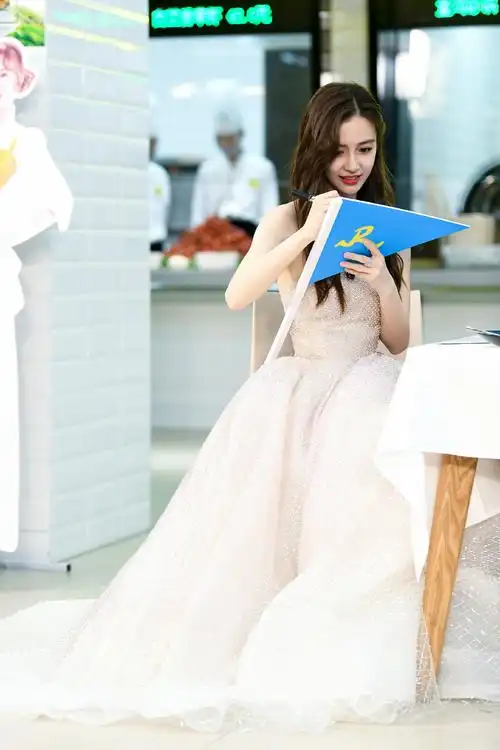 女星angelababy(杨颖)持续回归综艺《奔跑吧4》,前导片悄悄释出,只见