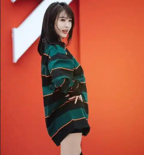 《浪姐2》练习室大片曝光,李菲儿暴露身高缺陷,那英舞姿像做法_姐姐