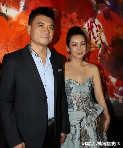 这么明显的差距,让网友不禁心疼起了他的前妻唐静,唐静