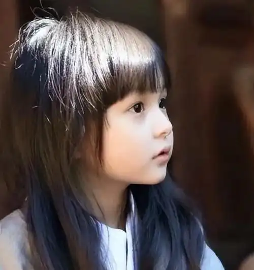 刘楚恬两岁涉足娱乐圈,年入百万,父母坚决放弃,不为利益利用孩子