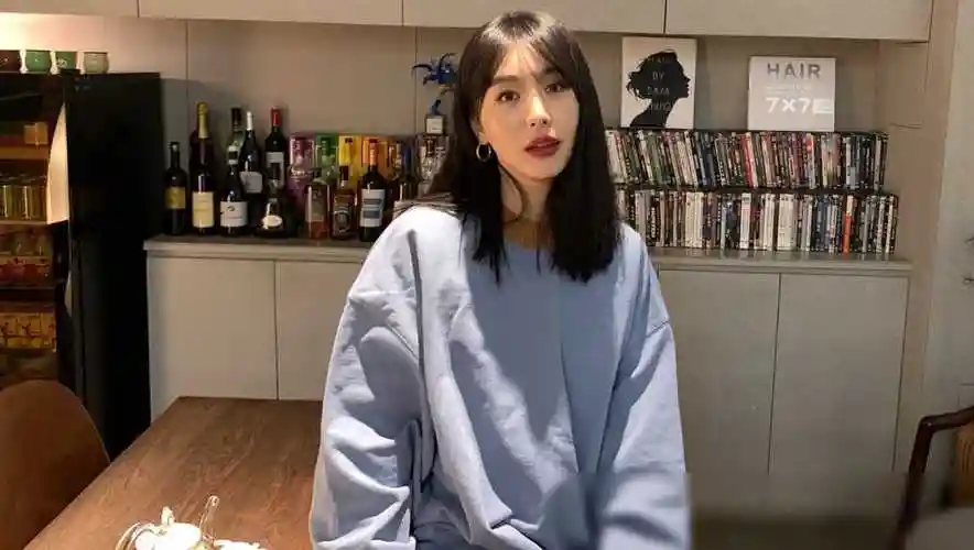 李菲儿早年旧照被扒,与现在判若两人,引起争议