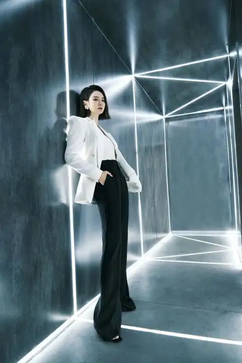 调侃自己观感欠佳的戚薇转头就瘦了15斤