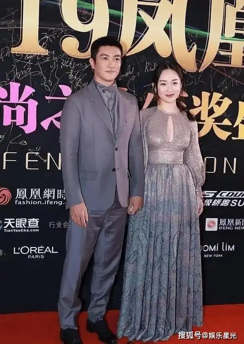 霍思燕身材被低估了!穿镂空裙 麻花辫像女王,小4岁的杜江像跟班