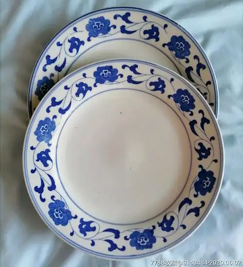 青花瓷缠枝莲老盘子