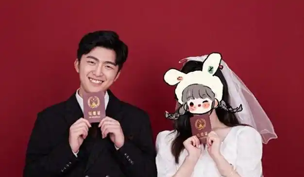 前tf家族成员官宣结婚,亮证送喜糖,透露男方刚到法定年龄|王源|王俊凯