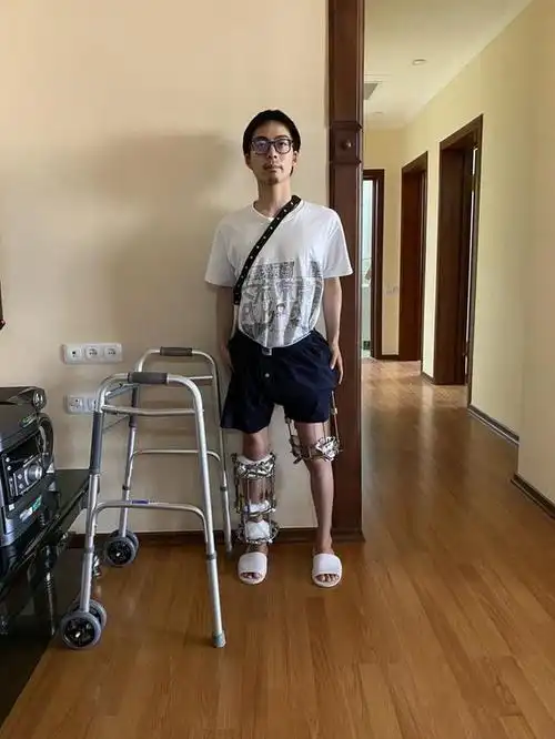 如果说不够漂亮是硬伤,那身高矮算什么呢?