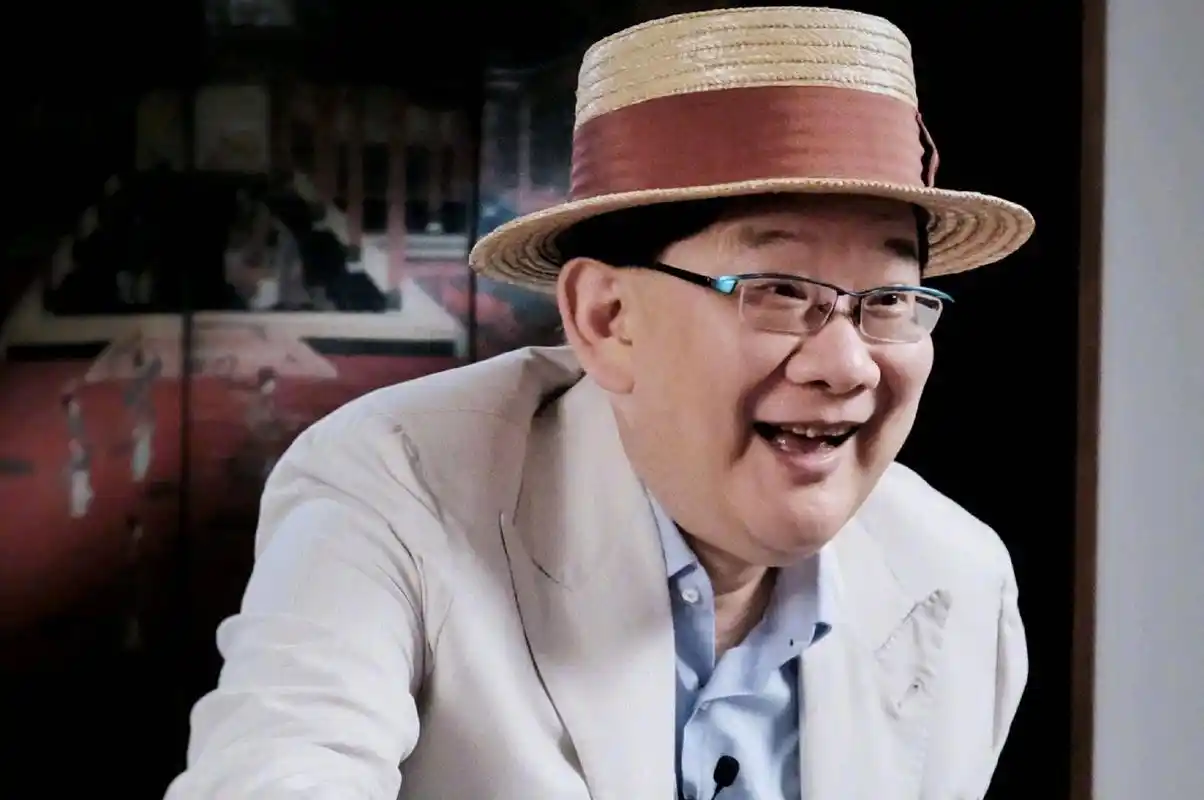 九转大肠受害者?为你揭秘"上海第一主持人"曹可凡的双面人生