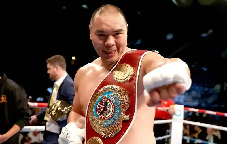 (体育)拳击-张志磊再胜乔伊斯 捍卫重量级过渡拳王金腰带_新华社_李颖