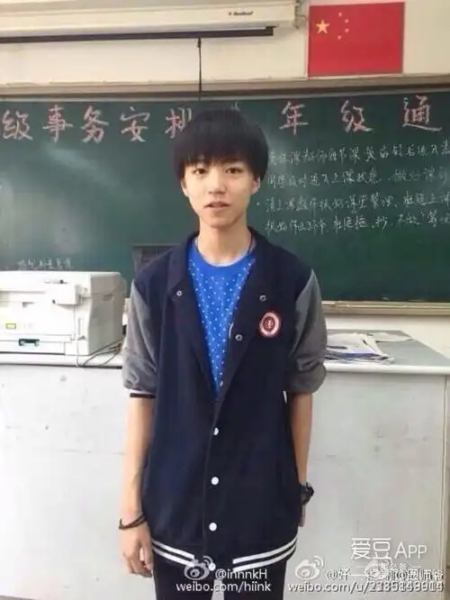 [tfboys][新闻]160519 重庆八中赞王俊凯值得骄傲 成《八中杀》牌面
