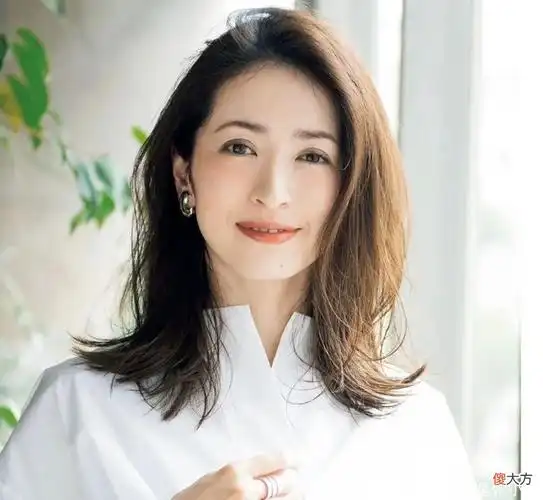 【时尚一点】中年女人"发型决定气质",4种发型尽量避开,不是扮嫩就是