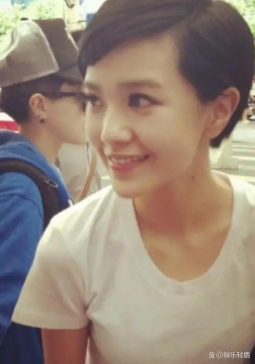 近年来,郭采洁一直在不断尝试各种风格的短发,越走越远.