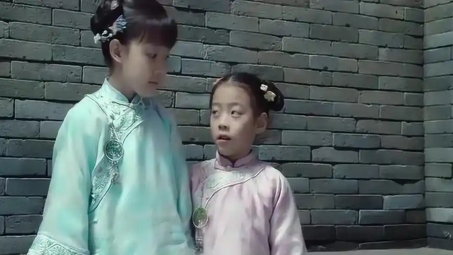 娘道,被两个小女孩打了,真是太完蛋了,竟然还好意思哭