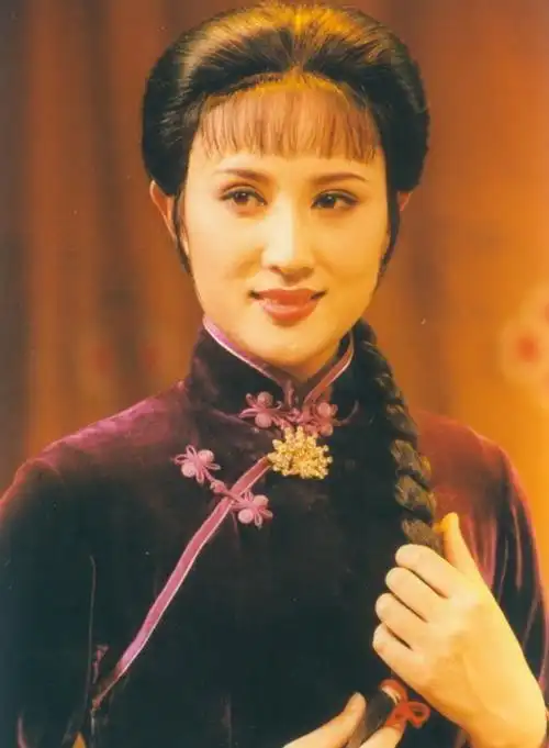 单仰萍:上海越剧院,国家一级演员,获第十七届中国戏剧"梅花奖",第九届