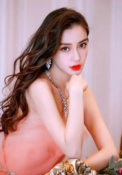 杨颖个人资料(一场离婚,感受到娱乐圈的世态炎凉)