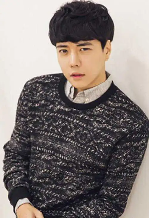 男生齐刘海短发鬓角剃掉好看吗 阳光帅酷的男生短头发特效图