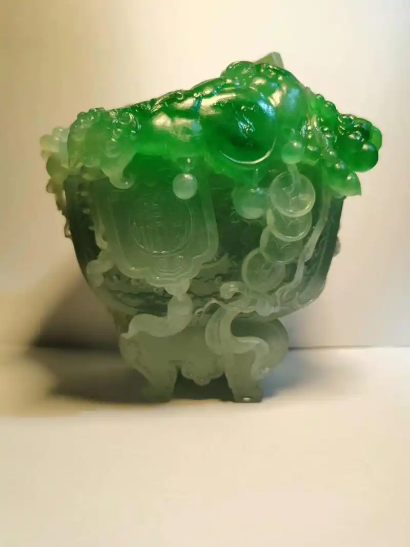 疯狂的石头 顶级翡翠摆件(聚宝盆)