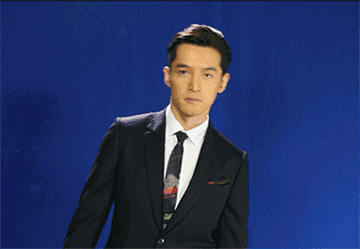 马龙照样用世界冠军的气势hold住了背头的气势