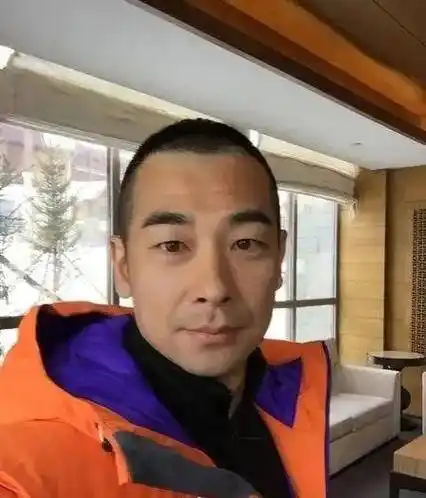 "功夫巨星"赵文卓:和梅艳芳相恋多年,转身娶小八岁的张丹露!