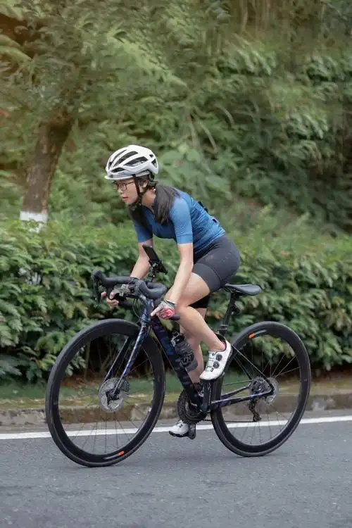 骑行女孩公路车自行车人像写真相机r6rf85f2