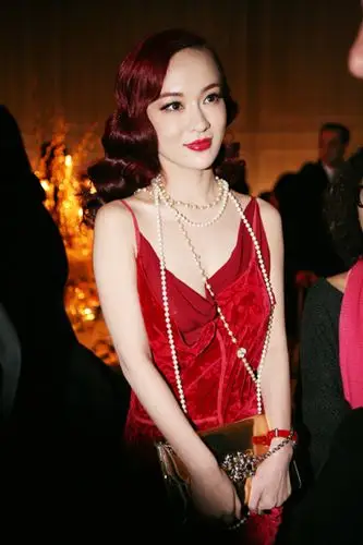 霍思燕一红到底娇艳欲滴 与黄晓明贴身热聊(组图)