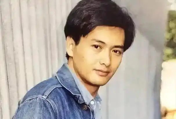 有一种"报应"叫周润发,中风住院无人照料,终于沦落到这个下场