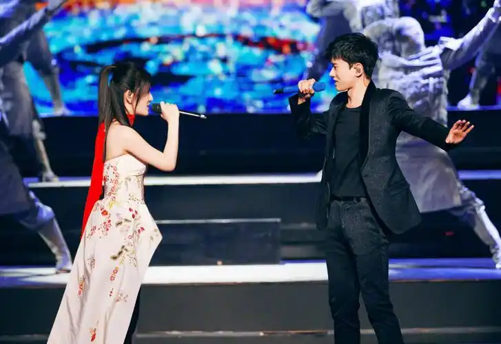 谢娜张杰一起综艺节目唱歌_张杰和谢娜同台的综艺_谢娜张杰快本唱歌
