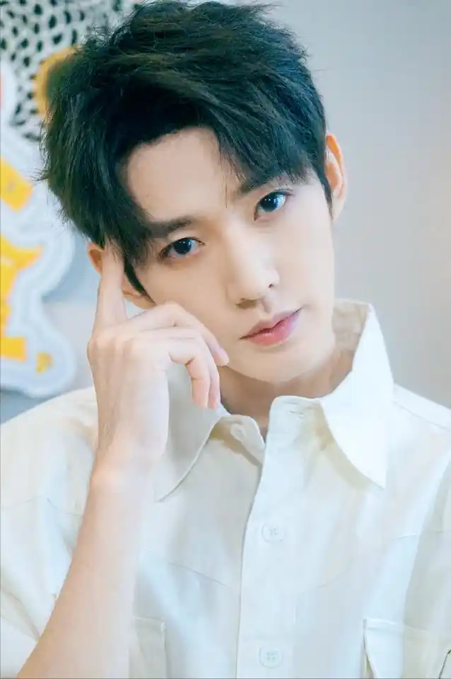 演员邓为随地扔烟头事件引发的思考